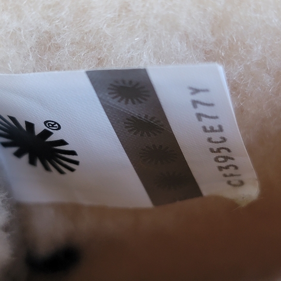 UGG Butte II Camo Snow Leather Boot - Picture 6 of 10